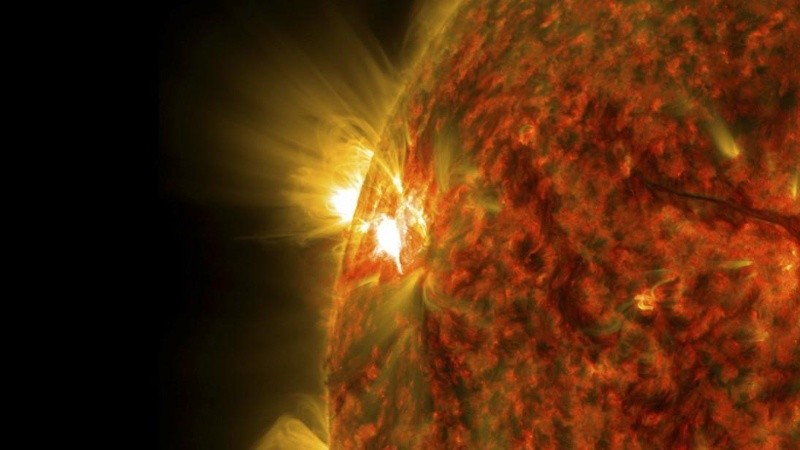 El campo magnético de la Tierra ayuda a protegernos de las consecuencias más extremas de las erupciones solares.