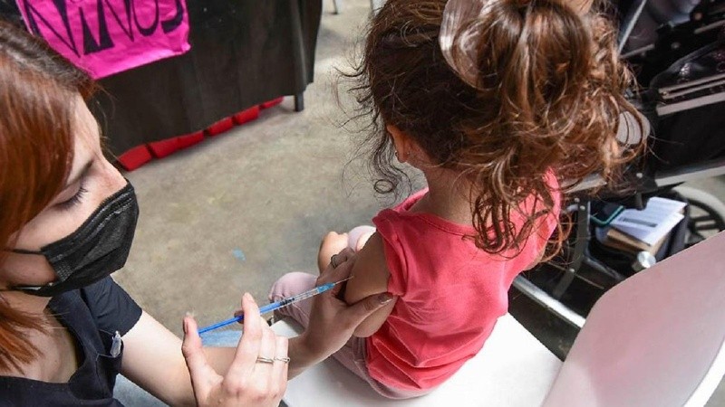Está en marcha la campaña de vacunación para niños de 1 a 4 años contra  poliomielitis, rubéola, paperas y sarampión. 