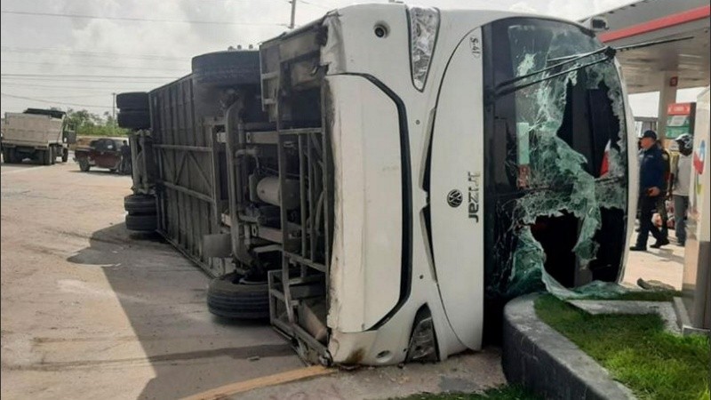 Así quedó el micro siniestrado en Punta Cana.