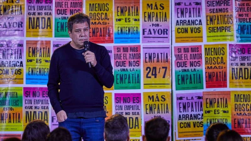 Facundo Manes pretende presentarse como una opción diferente a Macri y a Cristina