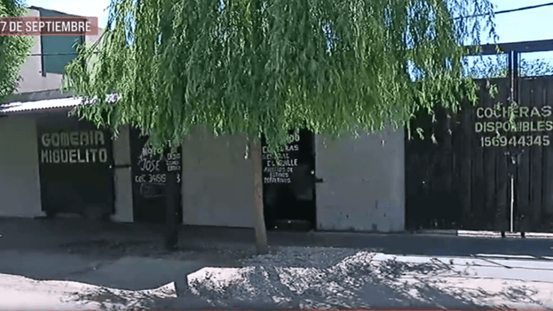 Los comercios atacados este domingo por la tarde.