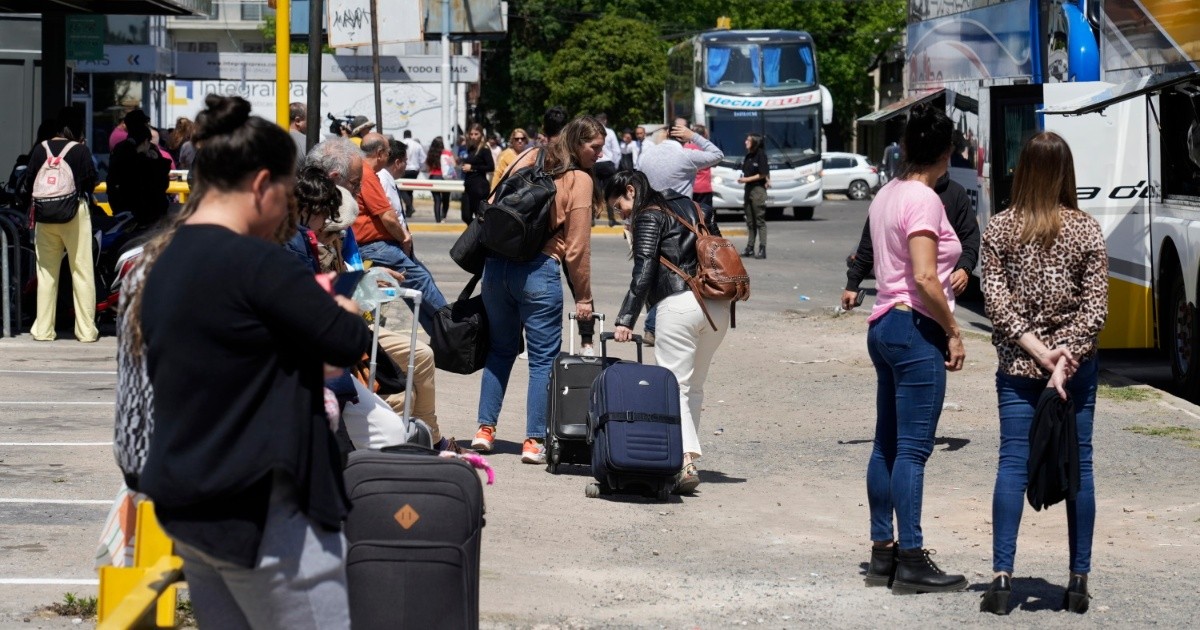 Otra falsa amenaza de bomba en la terminal de Ómnibus obligó a evacuar ...