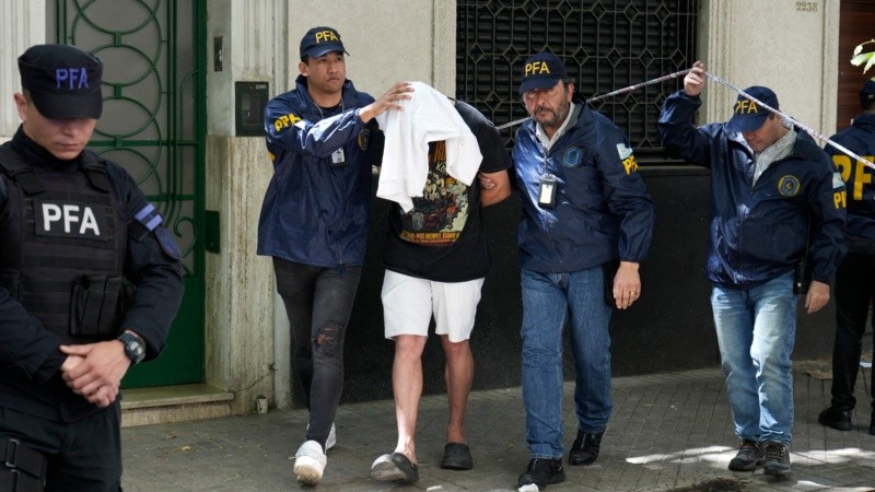 Camarasa volvió a pie a su casa tras cometer el ataque y dos semanas después fue detenido por un grupo de élite de la PFA.