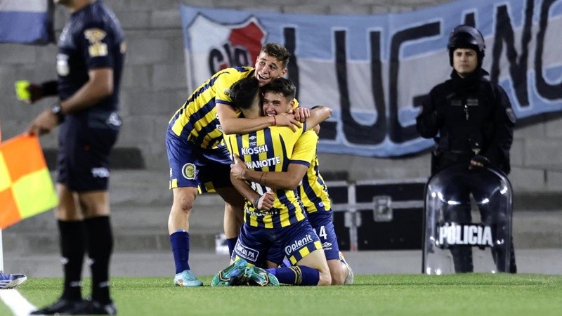 Alejo Véliz celebra su gol en el Monumental.