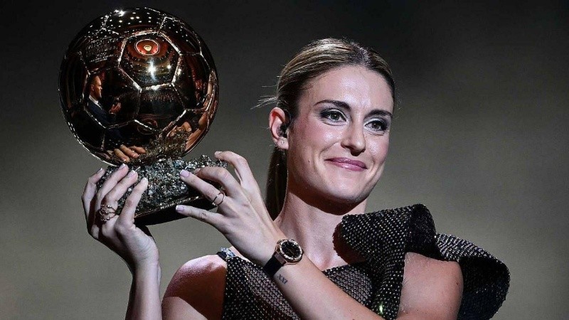 La española de 28 fue premiada por su gran temporada en Barcelona y con la selección de su país.