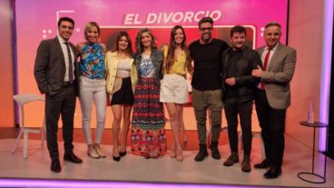 El elenco de la obra "El divorcio" junto al equipo de "De 12 a 14".