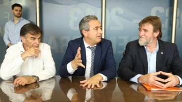 Los intendentes se reunieron con diputados por el transporte de las ciudades del interior.