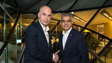 El alcalde de Londres, Sadiq Khan, junto a Horacio Rodríguez Larreta.
