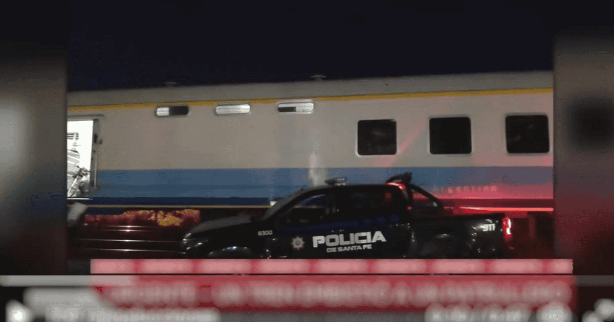 Un tren chocó a un patrullero a la altura de Carcarañá solo hubo