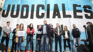 "Si quieren justicia social, que la crisis la paguen los que la generaron", señalaron en un comunicado