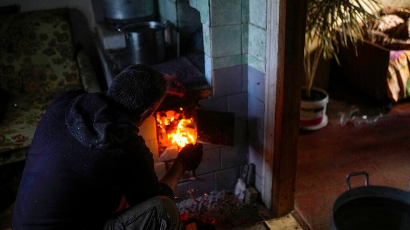 Autoridades de Ucrania advirtieron que las personas afectadas podrían permanecer sin luz ni calefacción durante varias semanas.
