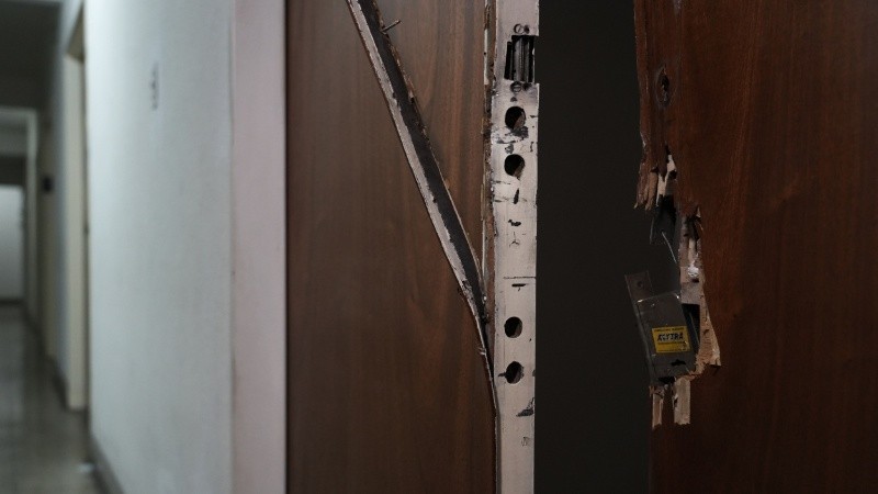 Robaron en varias oficinas de un edificio de España al 900. 