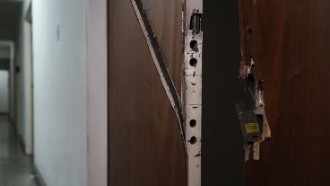 Robaron en varias oficinas de un edificio de España al 900.