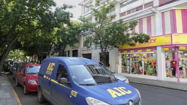 Robaron en varias oficinas de un edificio de España al 900.