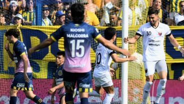 Pierotti madrugó a la defensa canalla apenas iniciado el juego.