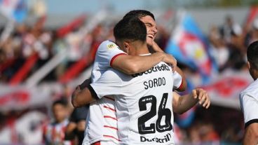 Sordo entró en el segundo tiempo y a los pocos segundos anotó el gol del empate leproso.