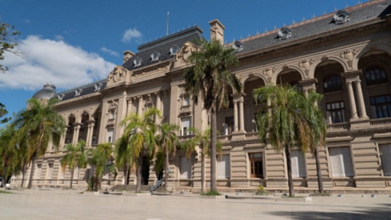 Los convenios fueron suscriptos entre el Ministerio de Economía de la provincia y 67 localidades (32 Municipios y 35 Comunas).