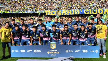 Todos los convocados para la última foto del año en cancha.