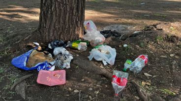 Así amaneció este jueves la zona del Parque en la que estuvieron los hinchas de Talleres.