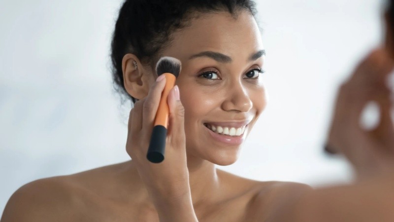 Se recomienda aplicar la preparación con una brocha