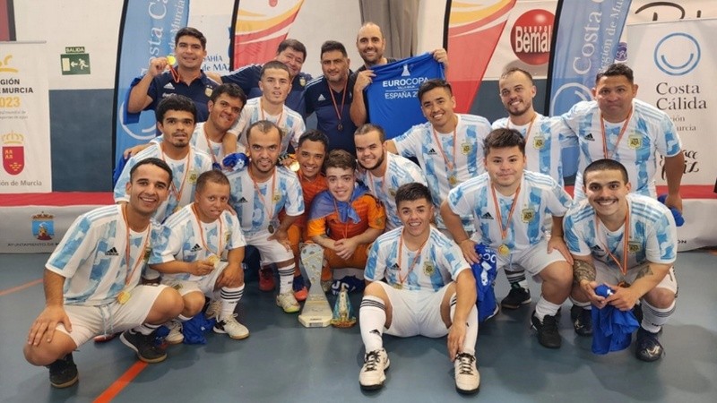 La Albiceleste fue invitada a participar por la organización de la Eurocopa y no perdió la oportunidad para lucirse. 