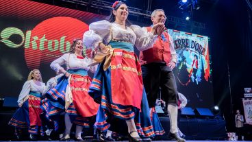 La Compagnia Folclórica Terre D'ore del Centro Cultural Molisano participando del último October Fest.