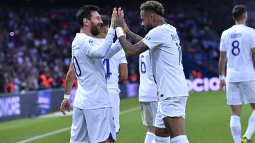 Messi y Neymar volvieron a ser grandes figuras en el PSG.