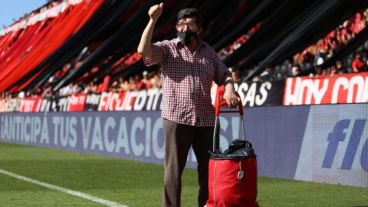 "Pijuí" en el césped del Coloso durante un homenaje que le hicieron el año pasado.