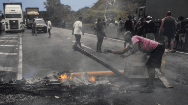 Piqueteros pro Bolsonaro bloquearon ciudades de Brasil tras el triunfo de Lula.