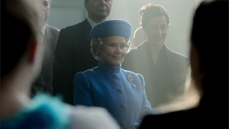 La actriz Imelda Stauton encarna a Isabel II en la quinta temporada de 