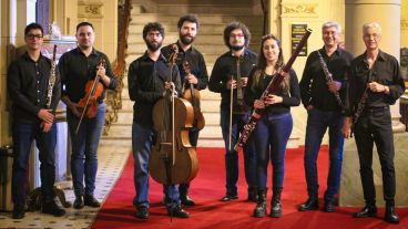 Artaria e invitados en el teatro El Círculo