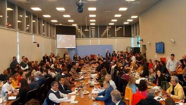 "Nos parece que nos están tomando el pelo", fustigó el presidente de la comisión de Recursos Naturales.