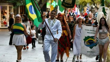 Las Colectividades recorrieron el centro en un nuevo desfile.