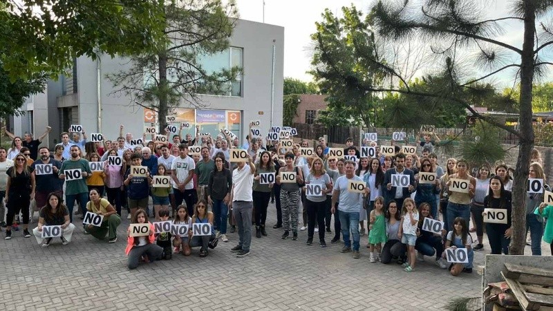 El grupo de vecinos que está llevando adelante el reclamo.