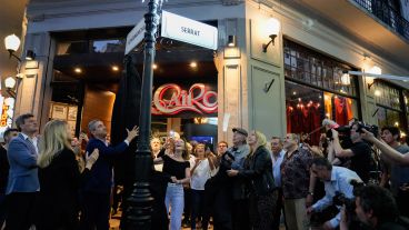 Serrat estuvo presente este viernes por la noche en la esquina del bar El Cairo.