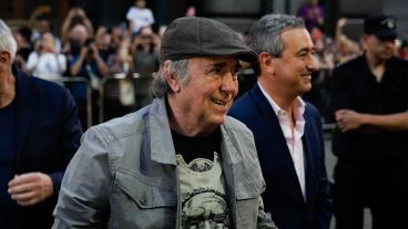 Serrat estuvo presente este viernes por la noche en la esquina del bar El Cairo.