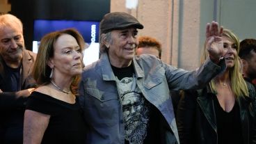 Serrat estuvo presente este viernes por la noche en la esquina del bar El Cairo.