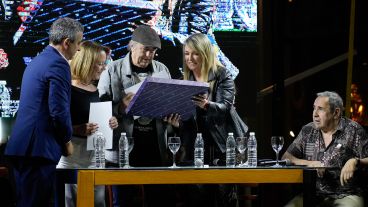 Serrat estuvo presente este viernes por la noche en la esquina del bar El Cairo.