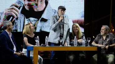 Serrat estuvo presente este viernes por la noche en la esquina del bar El Cairo.