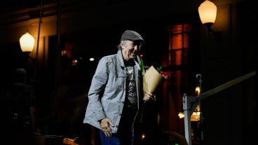 Serrat estuvo presente este viernes por la noche en la esquina del bar El Cairo.