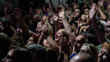 Serrat estuvo presente este viernes por la noche en la esquina del bar El Cairo.