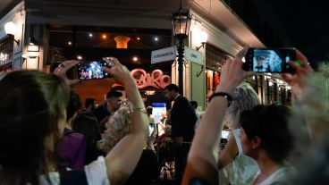 Serrat estuvo presente este viernes por la noche en la esquina del bar El Cairo.