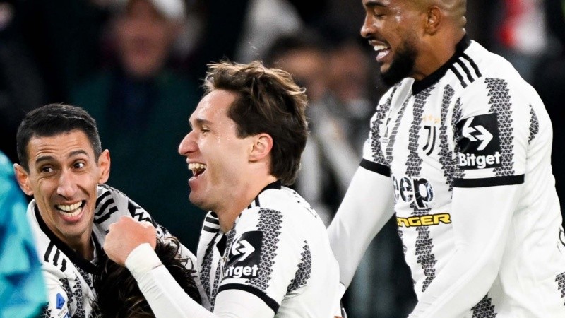 Fideo celebra el gol que hizo el italiano Fagiolo.