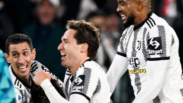 Fideo celebra el gol que hizo el italiano Fagiolo.