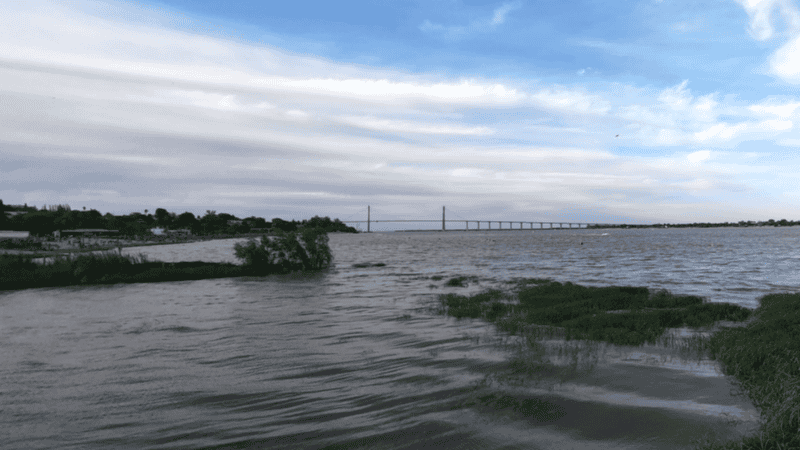 El río en Rosario quedó a centímetros de los tres metros después de 39 meses.