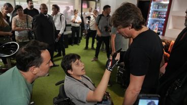 Tras la conferencia, Heinze le dio una entrevista a un estudiante de periodismo desde el palco presidencial del Coloso.