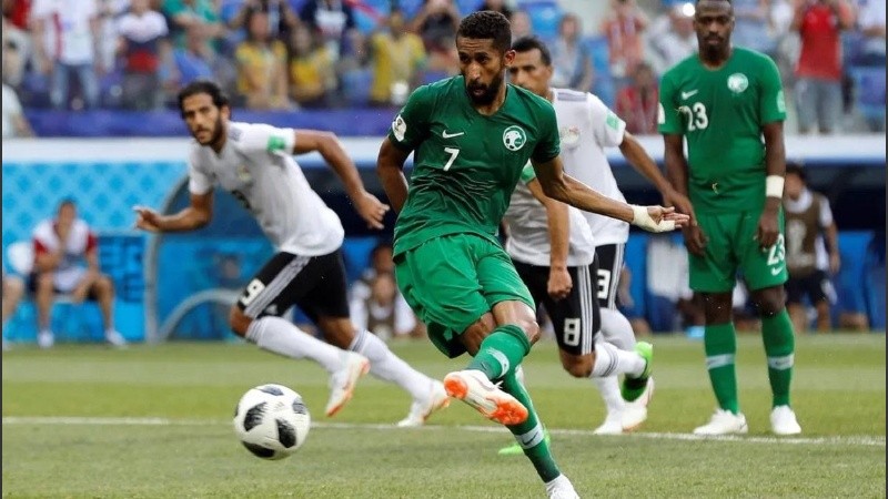 El capitán saudí sufrió una lesión en la articulación del hombro en un amistoso contra Islandia.