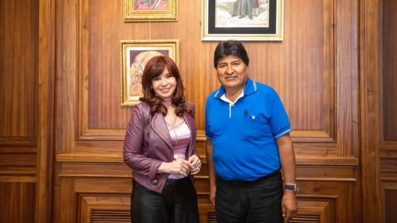 La ex presidenta con Evo Morales este lunes.