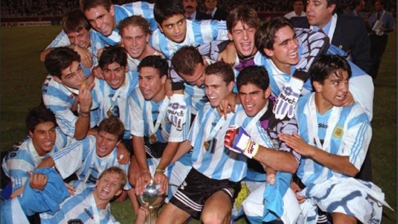 El festejo de los chicos argentinos luego de vencer a Brasil en la final por 2-0.