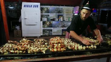 Postales de la noche inaugural de la fiesta de Colectividades.